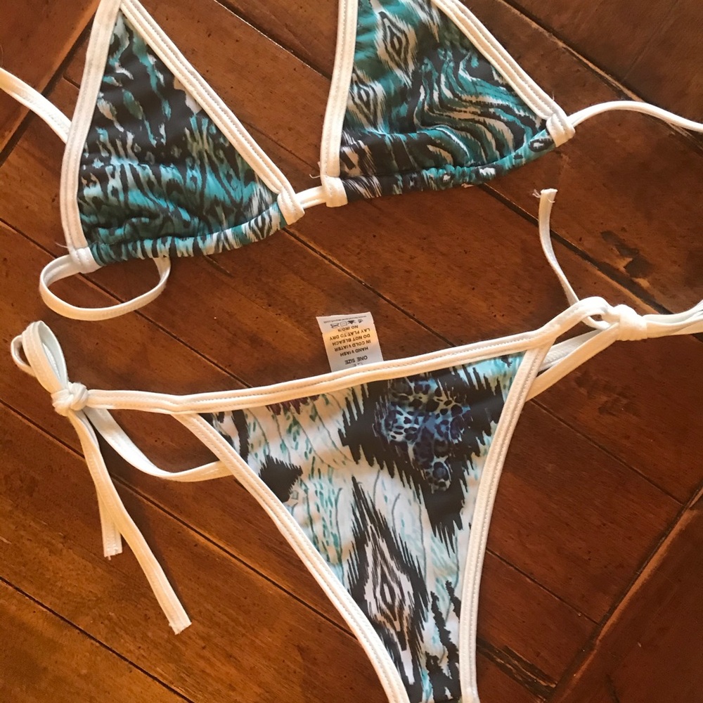 Bikini - Picture 7 of 7